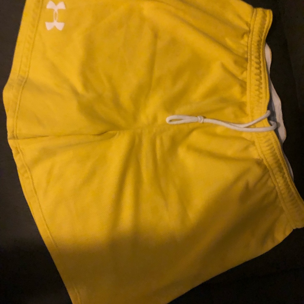 Under Armor youth size x-large. Like NEW!